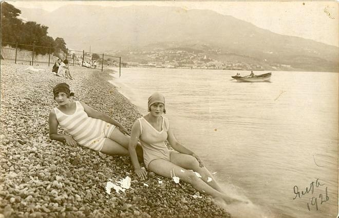 На пляже, 1926 год, Крымская АССР, г. Ялта. Выставка «Ялта – город счастья» с этой фотографией.&nbsp;