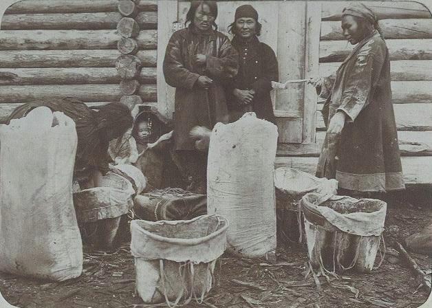 Групповой снимок, 1910-е. Из серии «Этнографическая экспедиция по Северу».