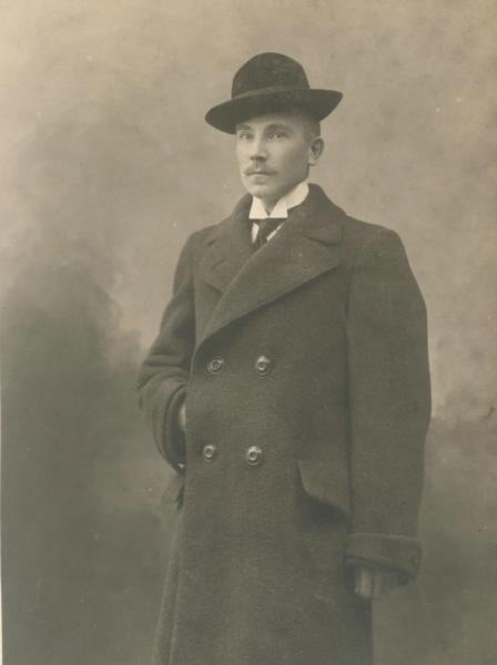 Мужской портрет, 1903 - 1910. Фотография выполнена на бланке открытого письма.