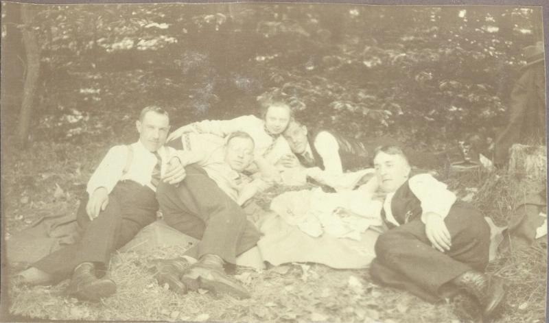Пикник, 1920-е, Германия. Из семейного альбома.