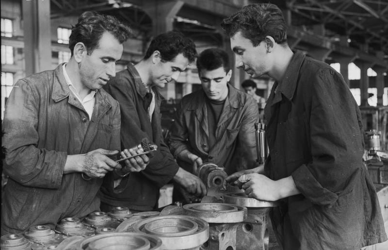 Рабочие в цеху завода, 1955 - 1965, Армянская ССР, Ереван