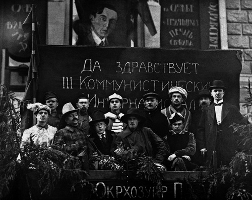 Уличная инсценировка в честь Коммунистического Интернационала, 1 мая 1920, г. Петроград
