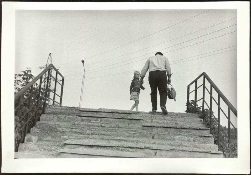 Лестница, Старый Оскол. Из серии «В сторону от магистрали», 1985 год