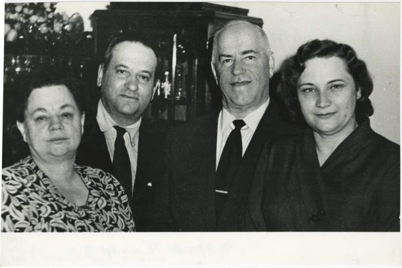 Георгий Жуков и Виктор Темин с женами, 1960-е