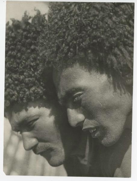 Двойной портрет, 1930-е, Узбекская ССР. Выставки&nbsp;«15 лучших фотографий Макса Пенсона», «Жемчужина в оправе скал» с этой фотографией.