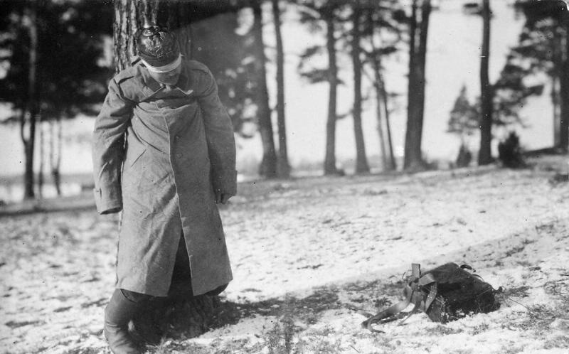 Расстрелянный немец, 1915 год. Выставка «Холокост» с этой фотографией.&nbsp;