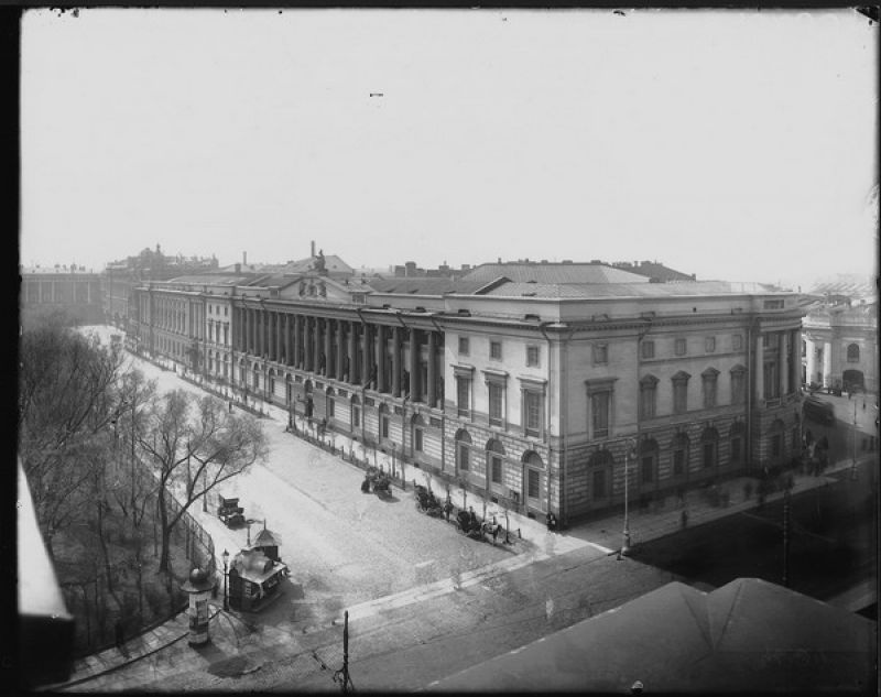 Общий вид здания Публичной библиотеки, 1914 год, г. Санкт-Петербург. Выставка «Библиотеки» с этой фотографией.