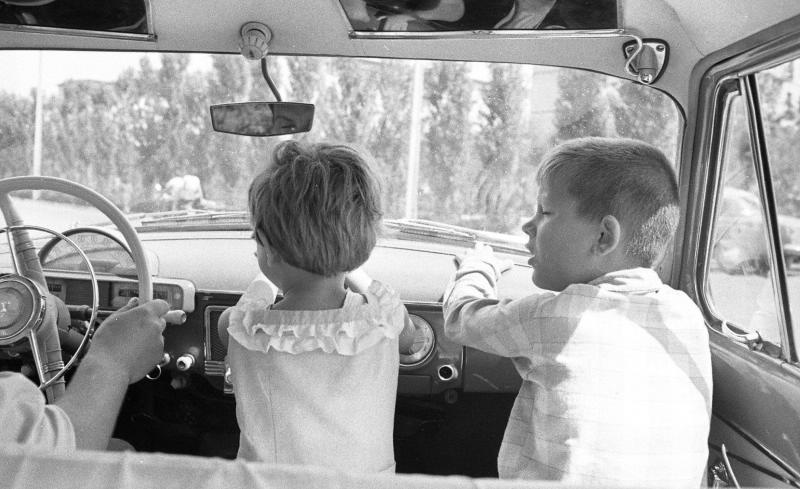 Дети в машине, 1967 год, Волгоградская обл., г. Волжский