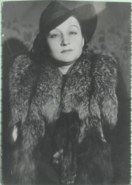 Портрет женщины в шляпе, 1945 год