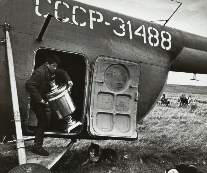 Самотлор, 1968 год, Тюменская обл.. Выставка «15 фотографий с самоваром» с этим снимком.