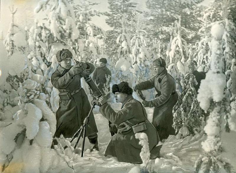 Минометчики на огневой позиции: наводчик М. А. Привалов, И. А. Попов, подносчик А. П. Гурьев, 1940 год