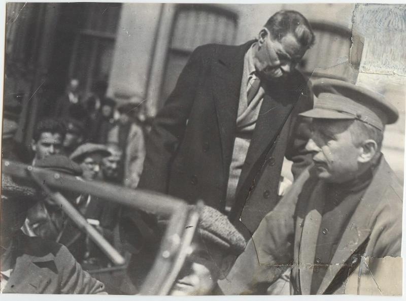 Максим Горький у машины, 1930 - 1936. Выставка «Те, которых не было» с этой фотографией.&nbsp;