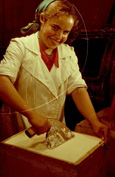 Тамара Четверикова. Упаковщица масла «Красный Октябрь», 1960-е