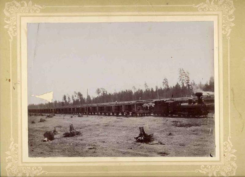 Товарный поезд на путях Транссибирской железнодорожной магистрали, 1900-е, Иркутская губ.