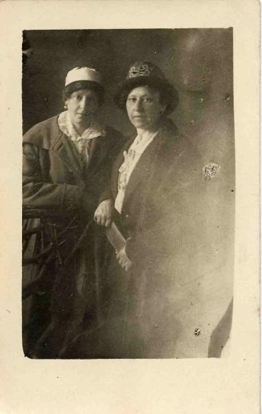 Портрет двух пожилых женщин в шляпках, 1910-е