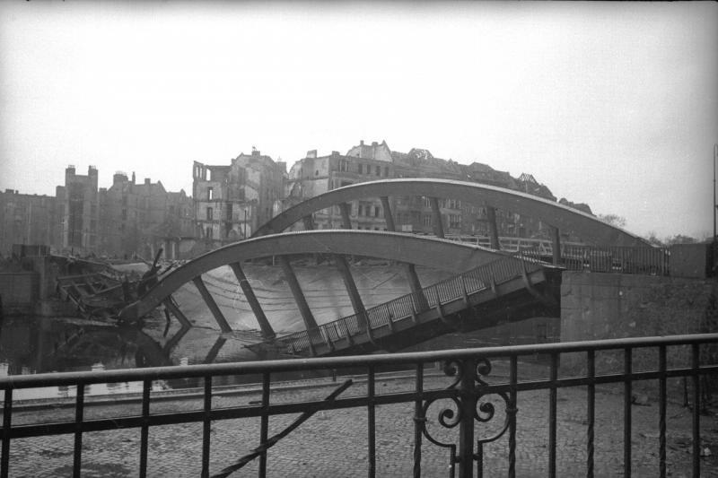 Разрушенный мост, 1945 год, Германия, г. Берлин
