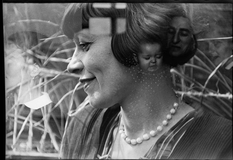 Фоторепортер Елизавета Игнатович, 1943 год. Выставка «Не забывайте радовать людей улыбкой» с этой фотографией.