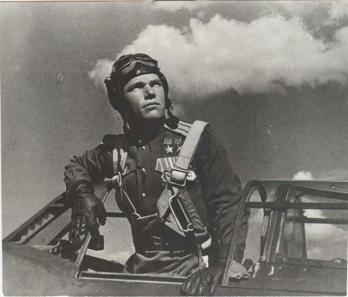 Иван Кожедуб, 1944 - 1945. Выставка «Защитники Отечества» с этой фотографией.