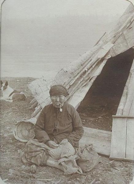 Женский портрет, 1910-е. Из серии «Этнографическая экспедиция по Северу».