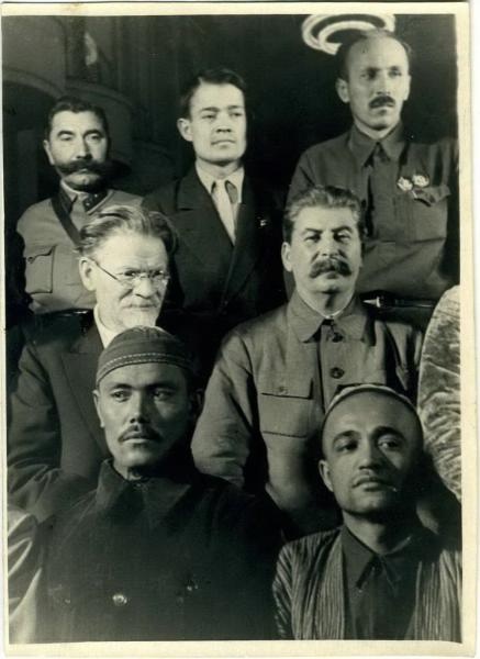 Иосиф Сталин, Семен Буденный, Михаил Калинин среди представителей азиатских республик, 1930-е