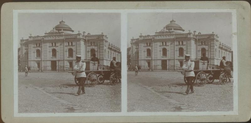 Городовой на площади, 1890 - 1909, г. Ярославль. На заднем плане - Ярославский городской театр.