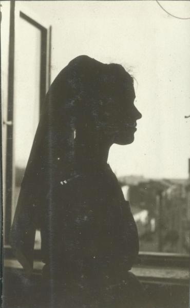 Силуэт женщины, 1914 - 1918, Россия