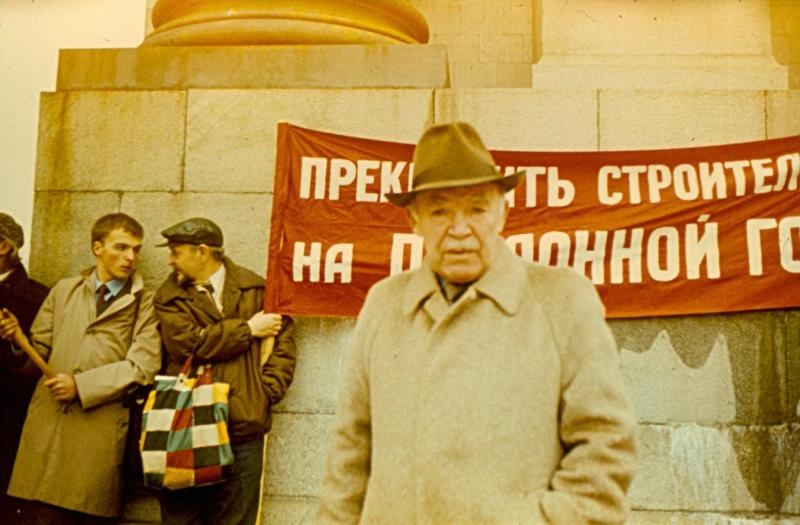 Писатель Иван Шевцов на митинге у Триумфальной арки, 1987 год, г. Москва