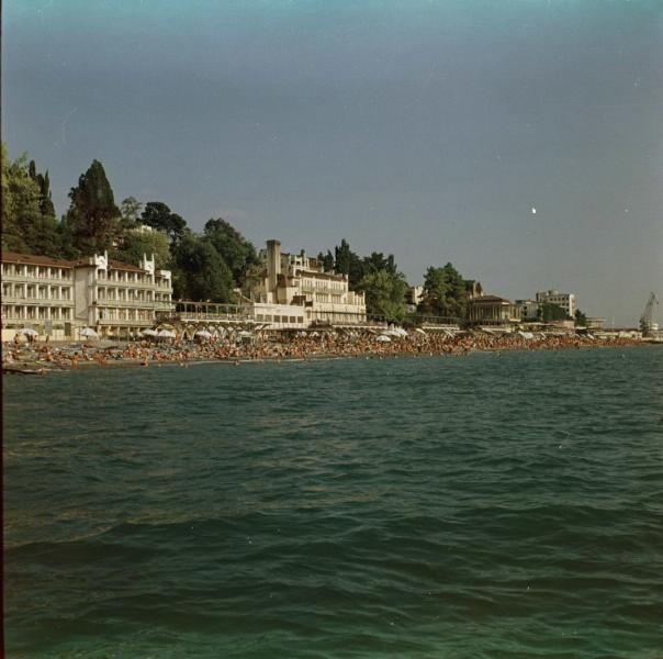 Сочи. Пляж санатория "Кавказская Ривьера", 1960-е, г. Сочи