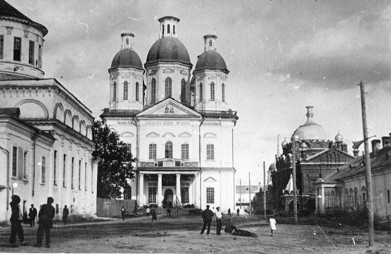 Площадь бывшего Саровского монастыря с храмовыми сооружениями, 1930-е, Нижегородская область