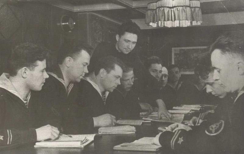 Кают-компания. Политзанятия, 1942 год