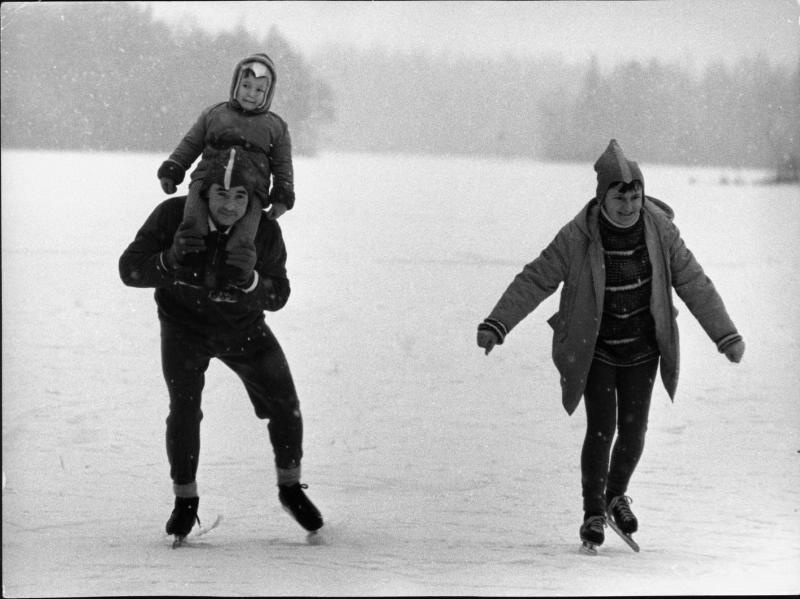 На коньках, 1970-е. Выставки «Будни эпохи застоя»,&nbsp;«На коньках»&nbsp;и «Что такое семья?» с этой фотографией.