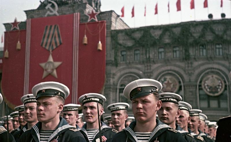 Моряки – участники парада на Красной площади, 1 мая 1949, г. Москва