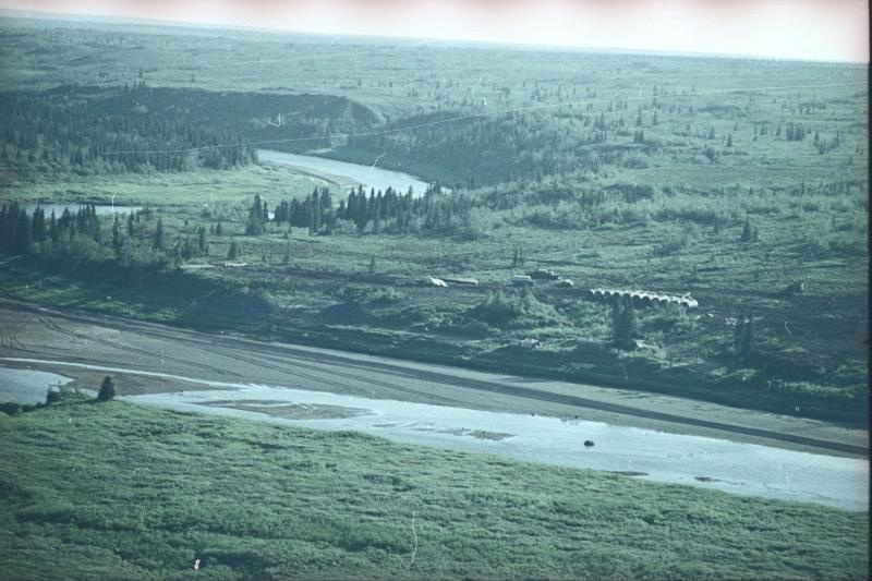 Фото "Стройка на берегу реки в лесотундре", 1965 год, Архангельская обл ...
