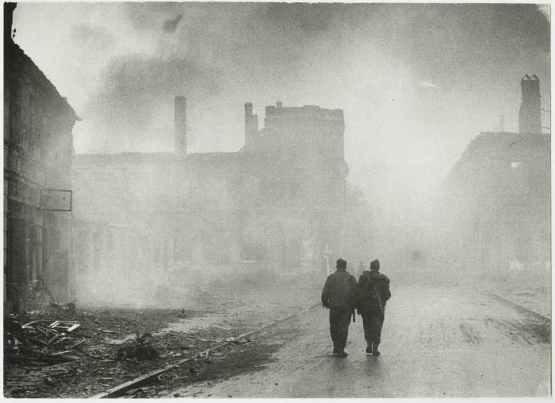 После боя, 1 апреля 1945 - 2 мая 1945. Выставка «Фотограф Иван Шагин» с этой фотографией.