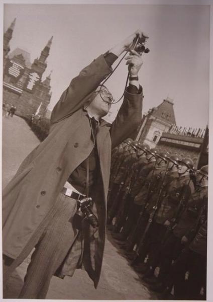 Фоторепортер Георгий Петрусов на Красной Площади, 1936 год, г. Москва. Выставка «Остались за кадром»&nbsp;и&nbsp;видео «Георгий Петрусов» с этой фотографией.