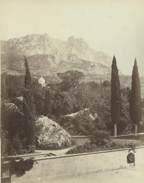 Вид парка при Воронцовском дворце в Алупке, 1890-е, Таврическая губ., Крымский п-ов, дер. Алупка