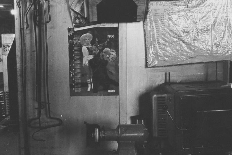 Без названия, 1988 год, Коми АССР, г. Сыктывкар. Выставки&nbsp;«СССР в 1988 году», «Календари»&nbsp;и видео «Самуил Маршак. "Круглый год"» с этой фотографией.