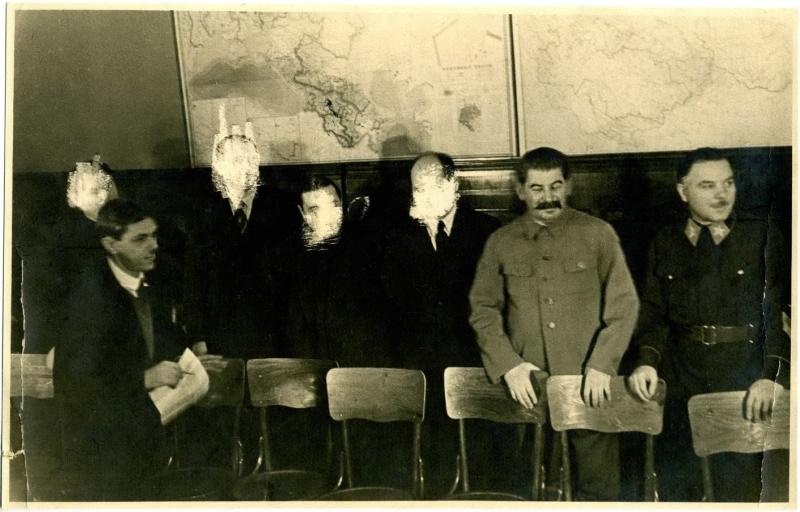 Иосиф Сталин, Климент Ворошилов, 1930-е. Выставка «Те, которых не было» с этой фотографией.&nbsp;