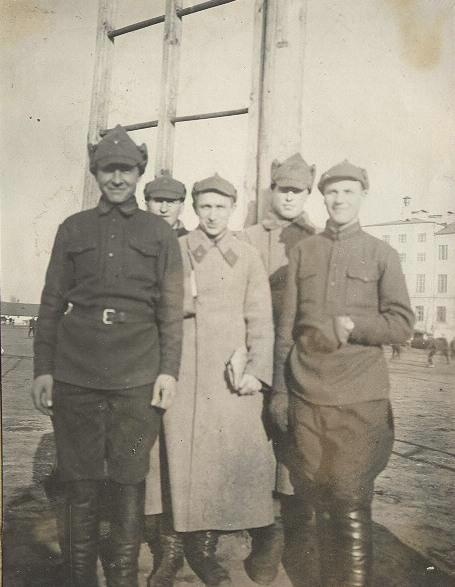 Двор 132-го полка. Группа физкультурников-бегунов, 1920-е
