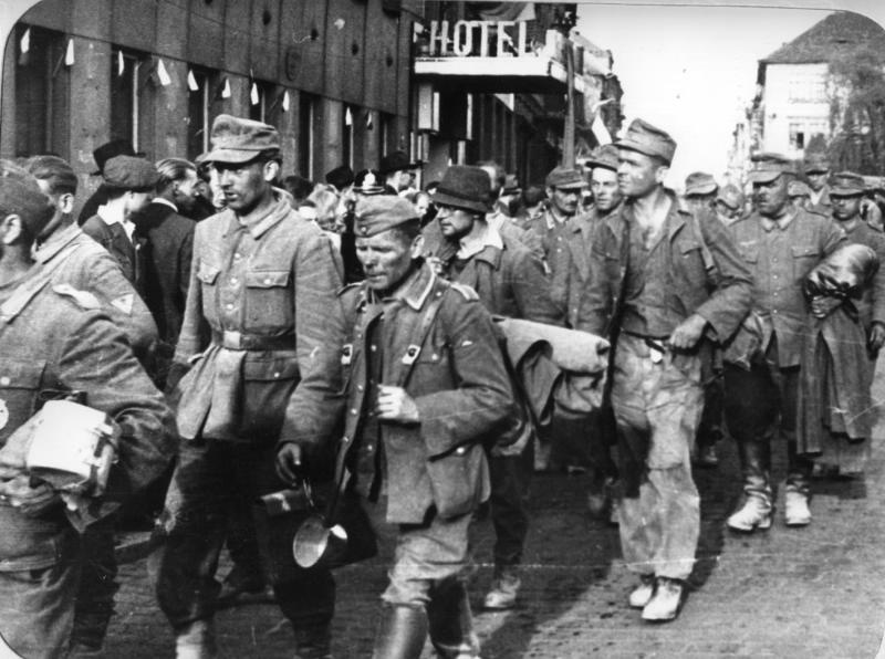 Капитуляция, 12 мая 1945, Чехословакия, г. Табор. Немецкие военнопленные.