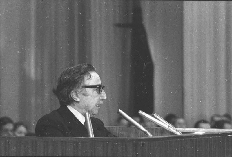 Луис Корвалан на трибуне, 1976 год, г. Москва