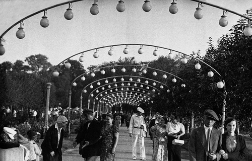 Главная аллея Центрального парка культуры и отдыха имени Горького, 1935 год, г. Москва (Москва и Московская область)