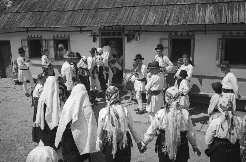 Деревенская свадьба, 2 августа 1940 - 31 декабря 1940, Молдавская ССР, Северная Буковина, дер. Михальцы
