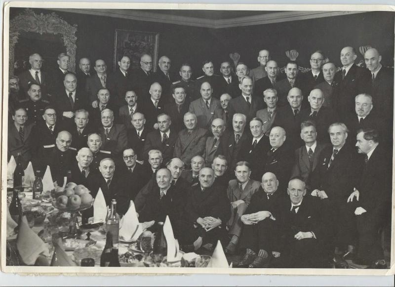Участники юбилейной встречи врачей выпуска 1915 года, 1955 год