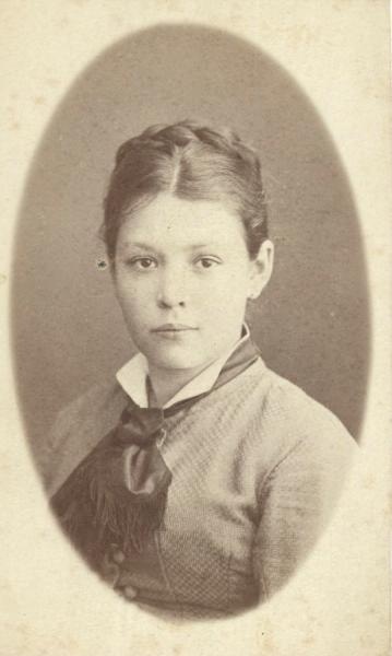 Портрет девушки, 1879 год, г. Киев