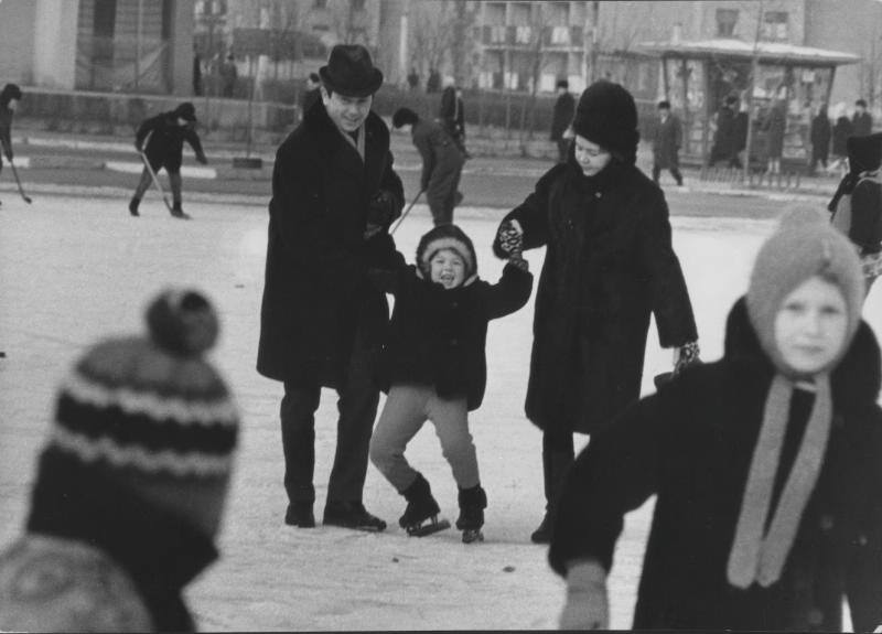 На катке, 1960-е. Выставка «Чудеса на льду. Искусство и спорт» с этой фотографией.