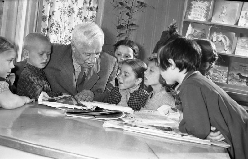 Корней Чуковский с детьми, 1959 год, Московская обл., пос. Переделкино