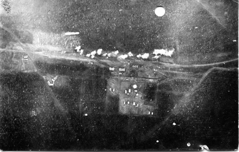 Ночная аэрофотосъемка местности и ведущихся на ней боевых действий с самолета «Илья Муромец», 1916 - 1917, Королевство Румыния. Общее название нескольких серий четырехмоторных цельнодеревянных бипланов, выпускавшихся в Российской империи на Русско-Балтийском вагонном заводе в течение 1914–1919 годов. Первый в истории серийный многомоторный бомбардировщик.