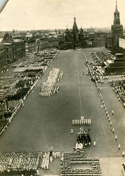Парад физкультурников на Красной площади, 1930-е, г. Москва