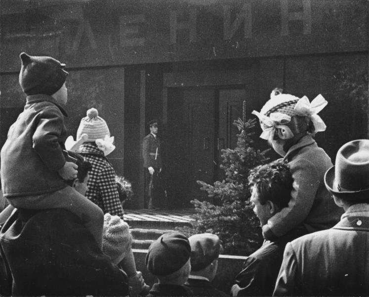 У Мавзолея, 1963 год, г. Москва